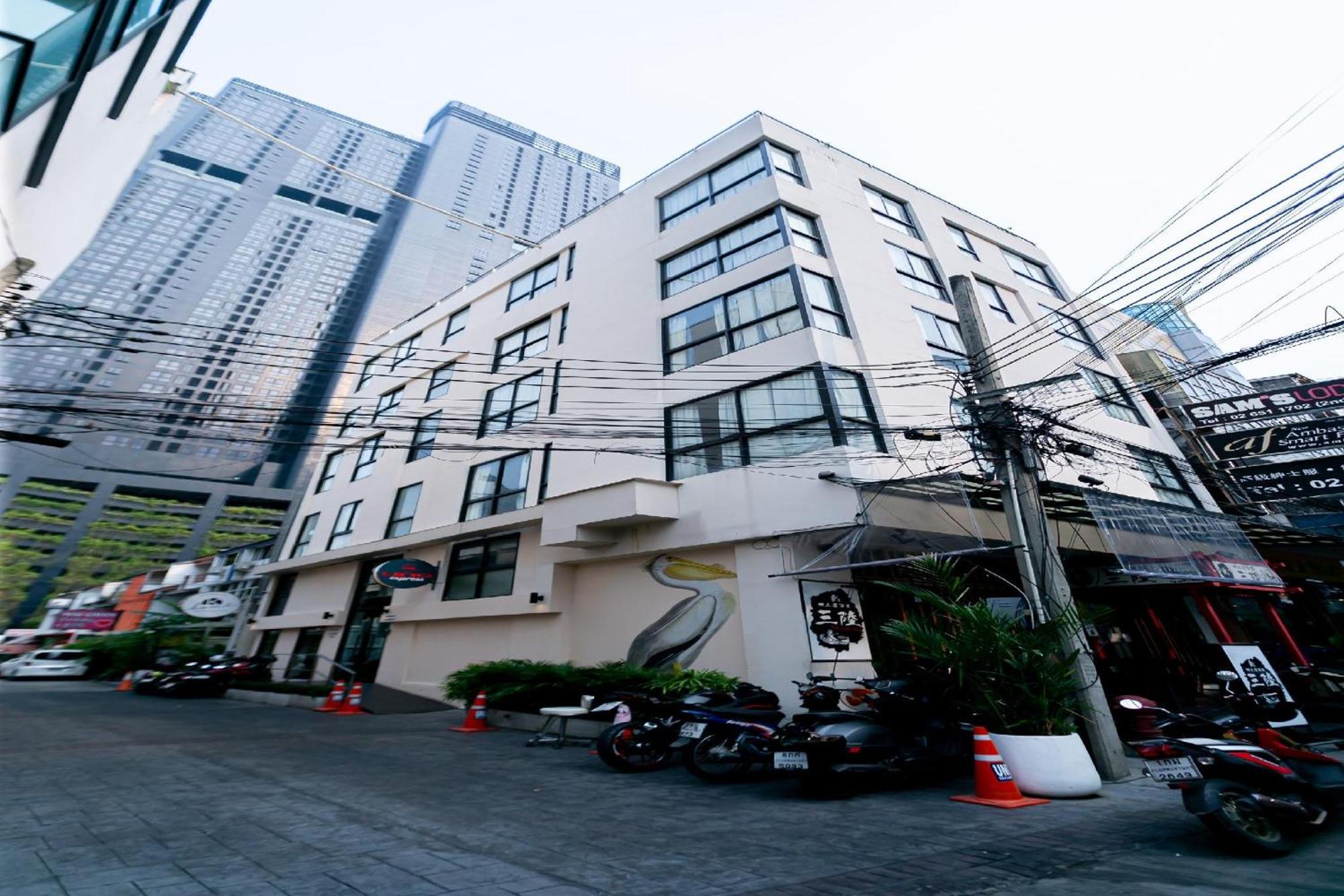 Hotel Uno Express à Bangkok Extérieur photo