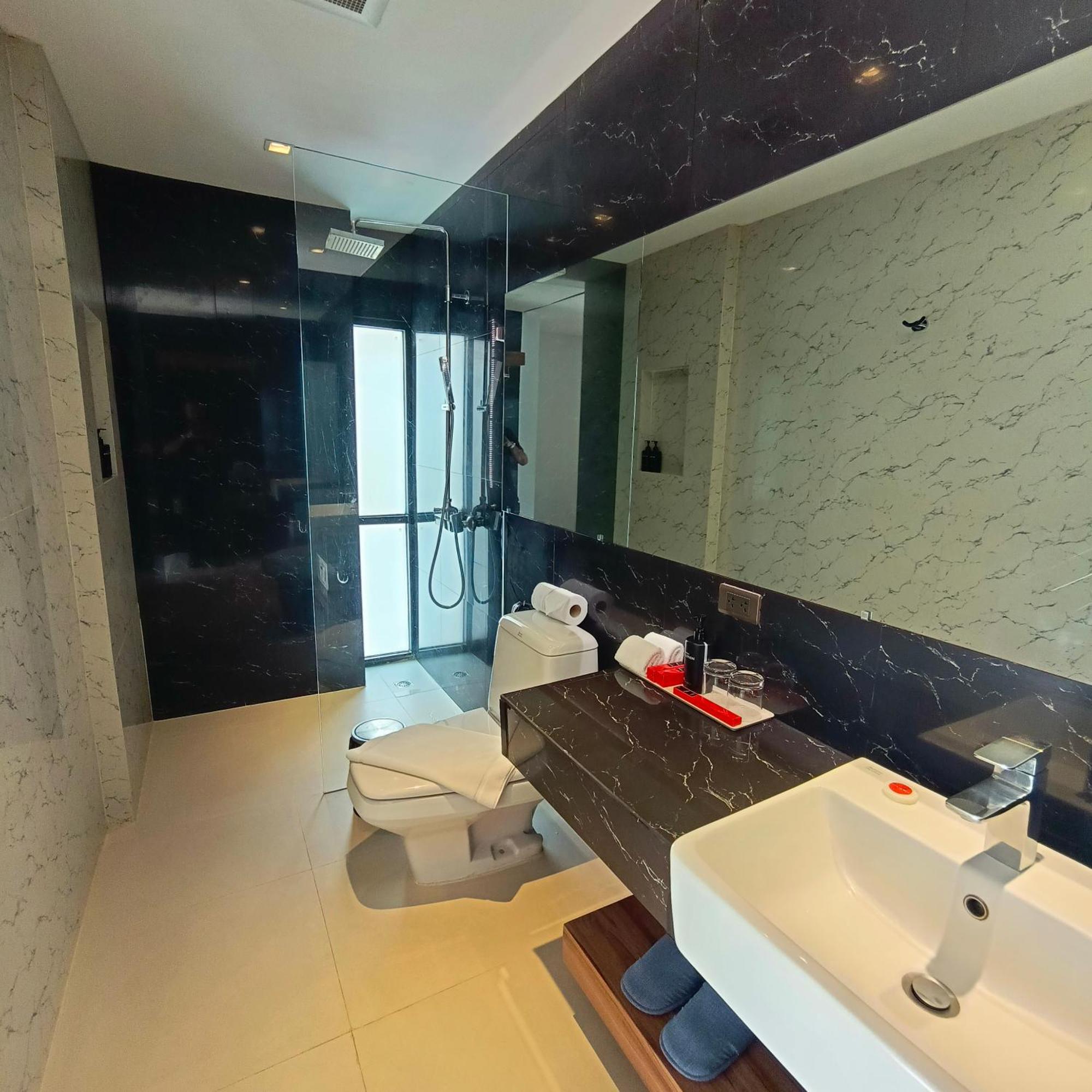 Hotel Uno Express à Bangkok Extérieur photo
