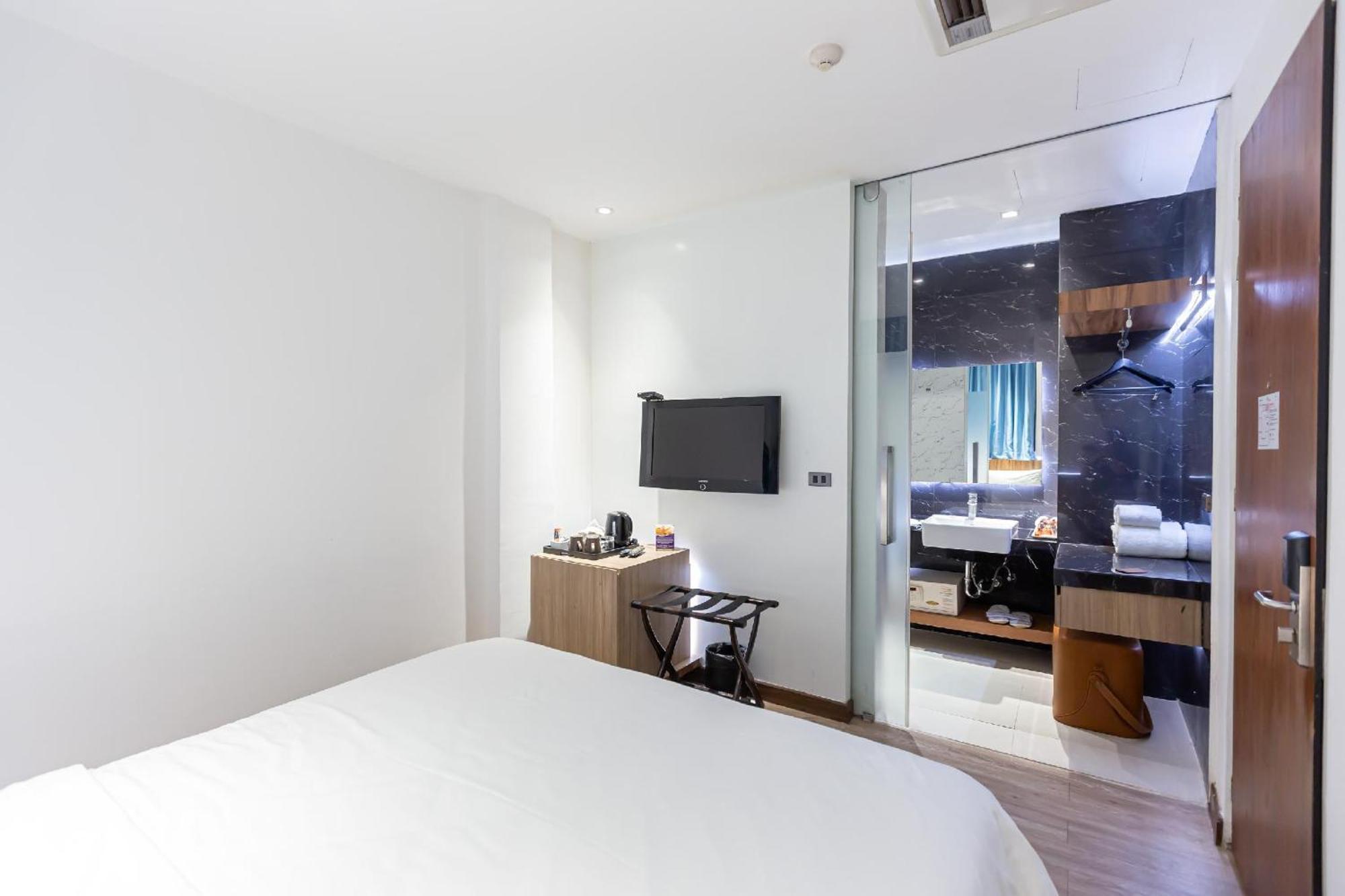 Hotel Uno Express à Bangkok Extérieur photo